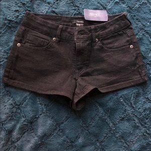 Black Forever 21 sz. 26 shorts. NWT!